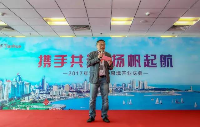 青岛豪门国际易境执行总修建师张劲松